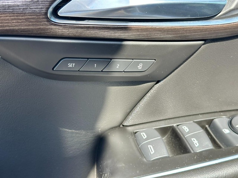 Buick Envision Vehicle Full-screen Gallery Image 18