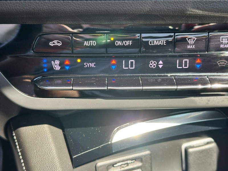 Buick Envision Vehicle Full-screen Gallery Image 23