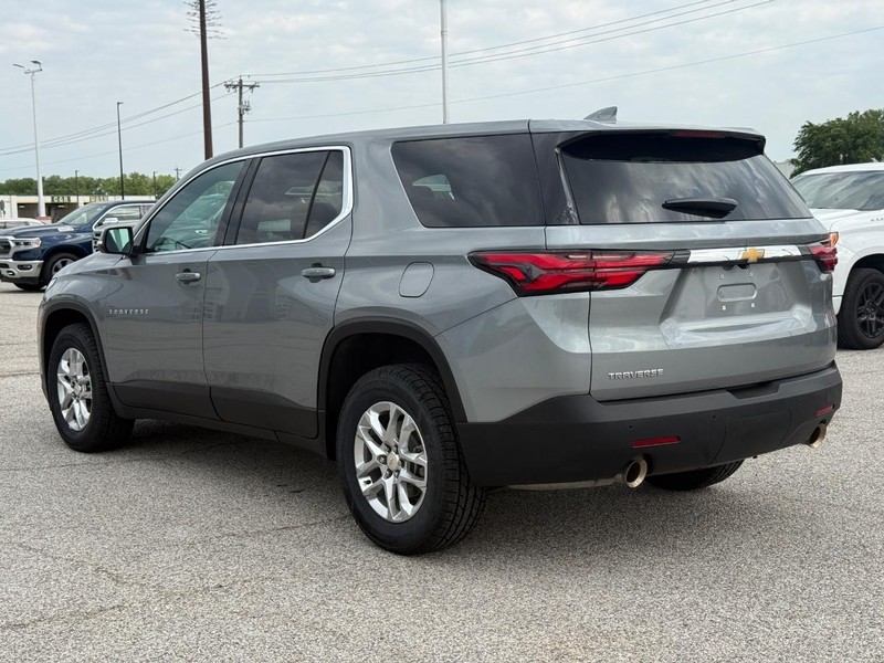 Chevrolet Traverse Vehicle Full-screen Gallery Image 3