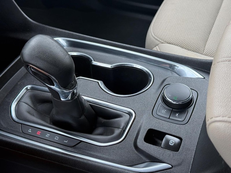 Chevrolet Traverse Vehicle Full-screen Gallery Image 20