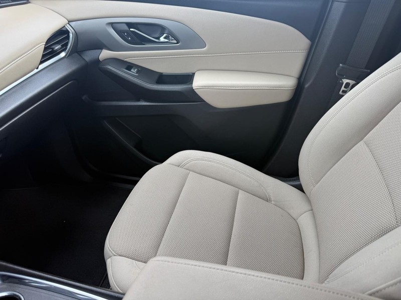Chevrolet Traverse Vehicle Full-screen Gallery Image 21