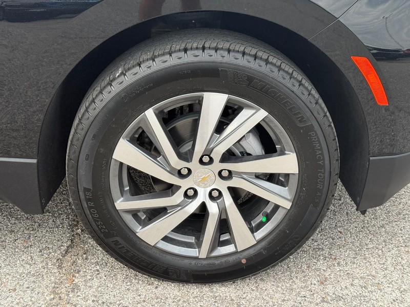 Chevrolet Equinox Vehicle Full-screen Gallery Image 7