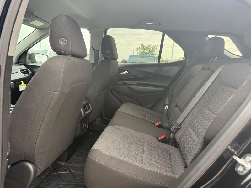 Chevrolet Equinox Vehicle Full-screen Gallery Image 10
