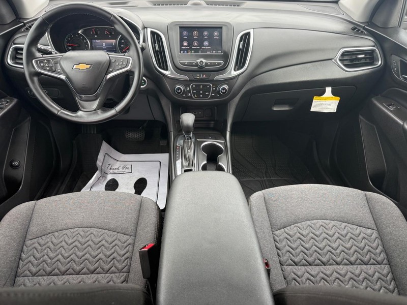 Chevrolet Equinox Vehicle Full-screen Gallery Image 11