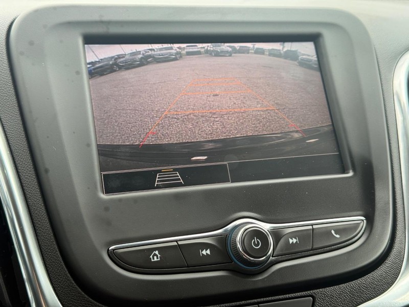 Chevrolet Equinox Vehicle Full-screen Gallery Image 17