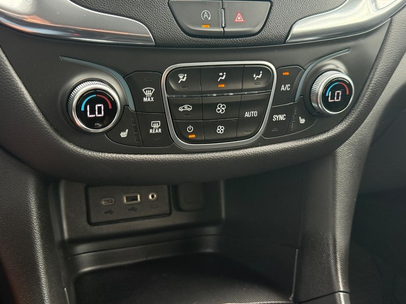 Chevrolet Equinox Vehicle Full-screen Gallery Image 18