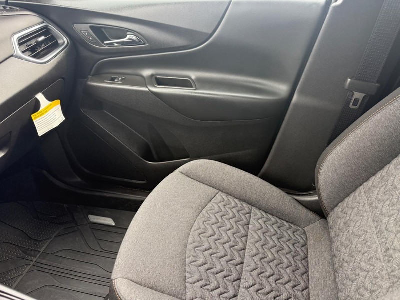 Chevrolet Equinox Vehicle Full-screen Gallery Image 20