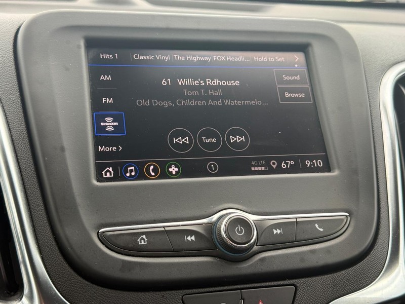 Chevrolet Equinox Vehicle Full-screen Gallery Image 16
