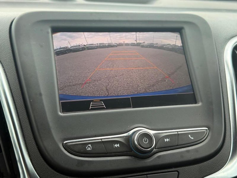 Chevrolet Equinox Vehicle Full-screen Gallery Image 17
