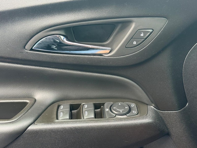 Chevrolet Equinox Vehicle Full-screen Gallery Image 22