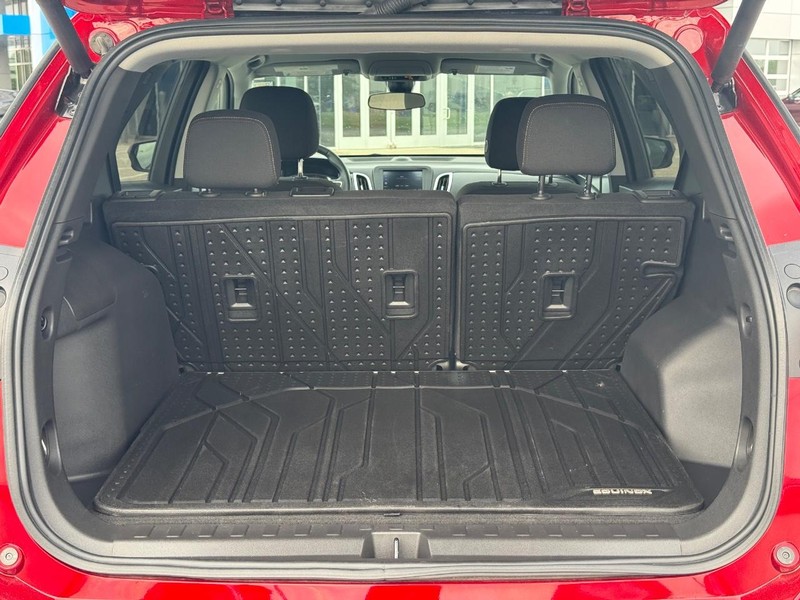 Chevrolet Equinox Vehicle Full-screen Gallery Image 6