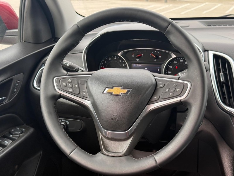 Chevrolet Equinox Vehicle Full-screen Gallery Image 12