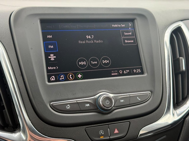 Chevrolet Equinox Vehicle Full-screen Gallery Image 16