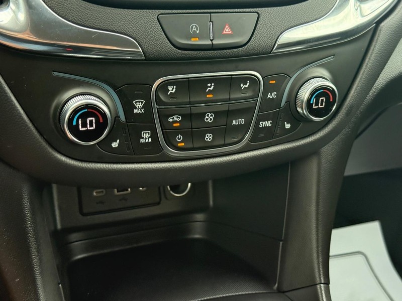 Chevrolet Equinox Vehicle Full-screen Gallery Image 18