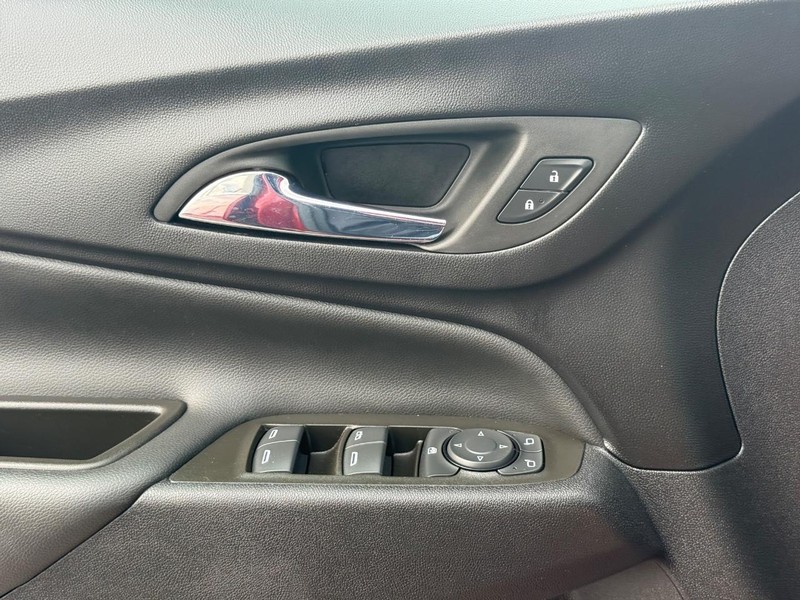 Chevrolet Equinox Vehicle Full-screen Gallery Image 23