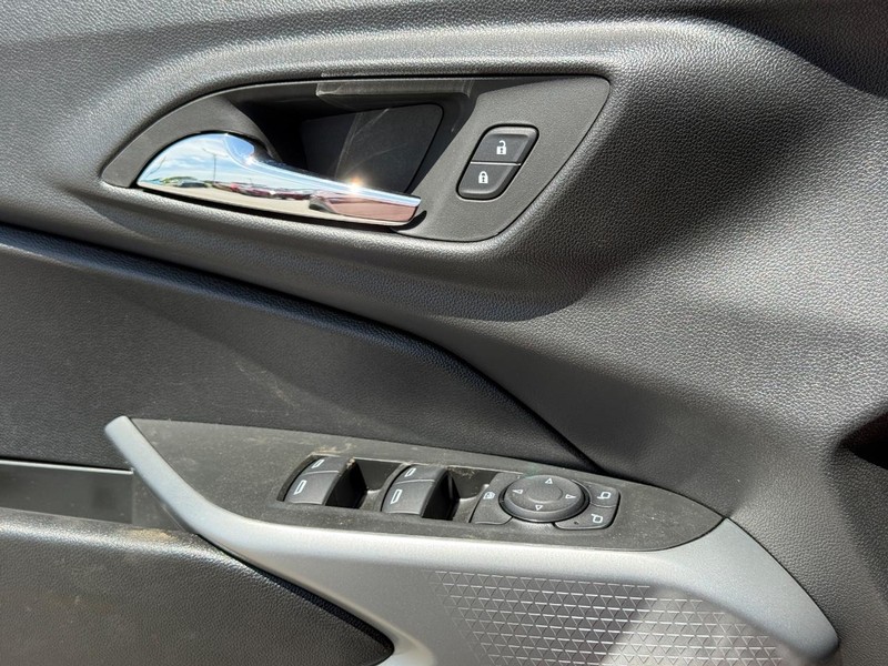 Chevrolet Trax Vehicle Full-screen Gallery Image 16