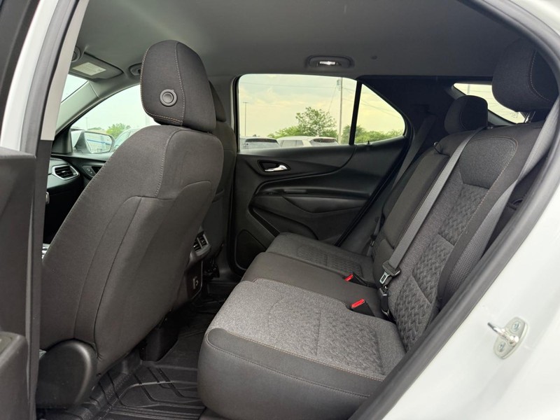 Chevrolet Equinox Vehicle Full-screen Gallery Image 10