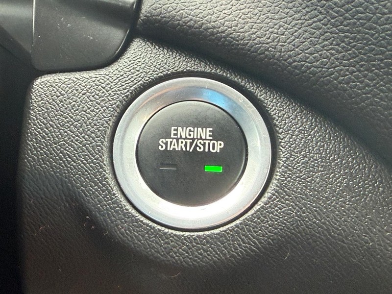 Chevrolet Equinox Vehicle Full-screen Gallery Image 15