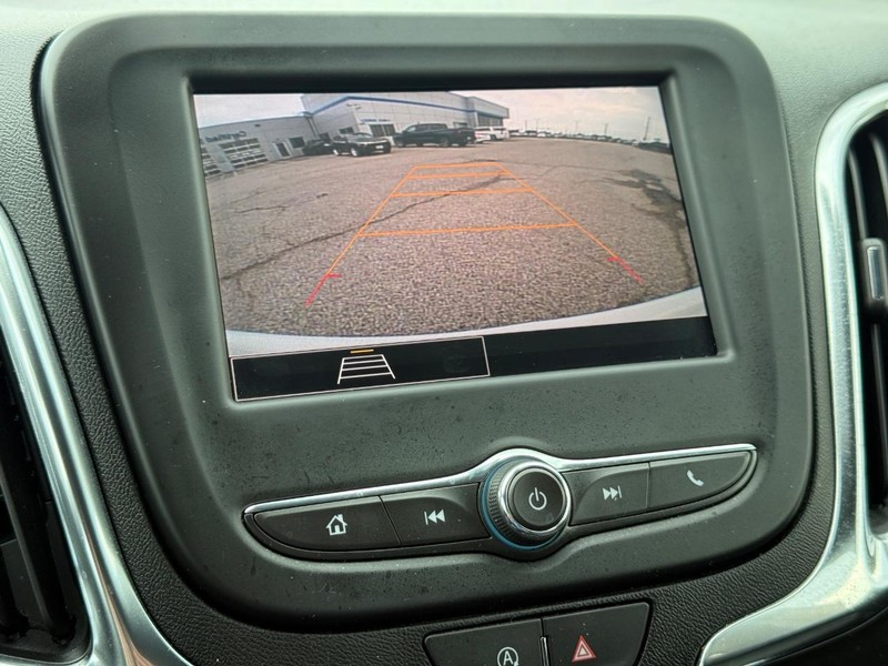 Chevrolet Equinox Vehicle Full-screen Gallery Image 17