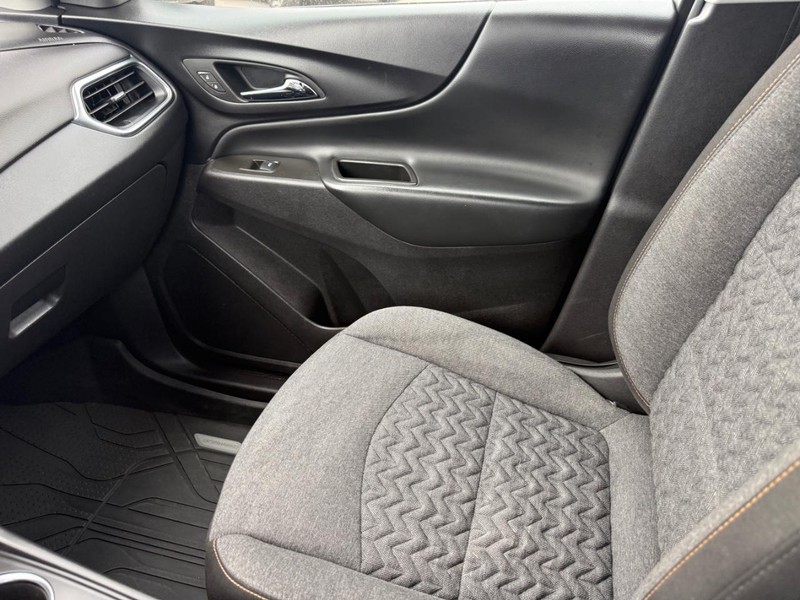Chevrolet Equinox Vehicle Full-screen Gallery Image 20