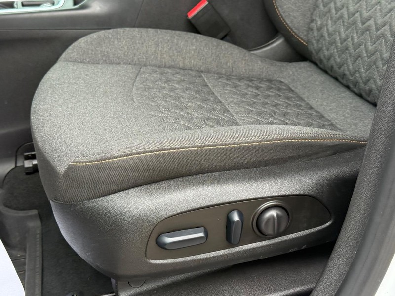 Chevrolet Equinox Vehicle Full-screen Gallery Image 23