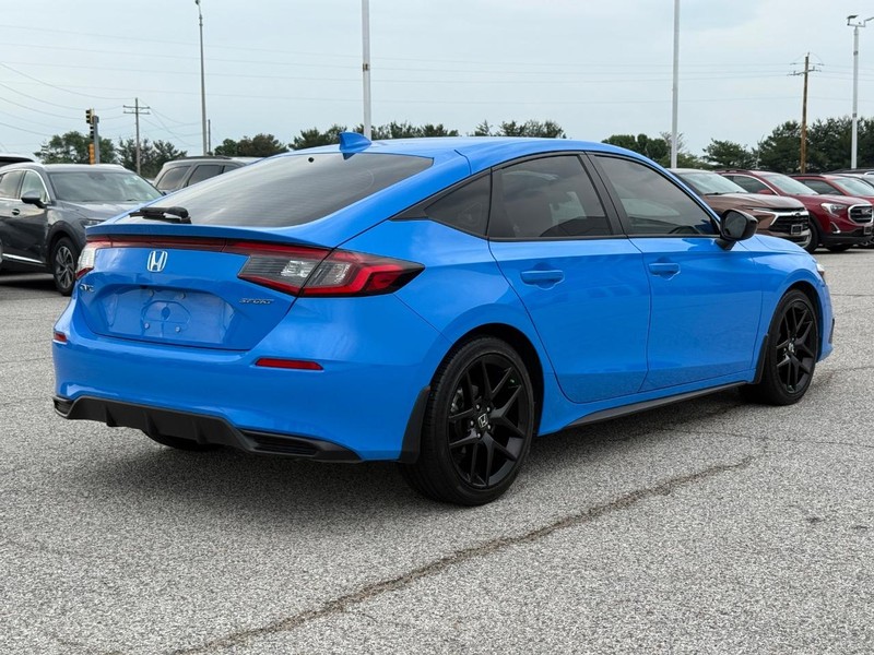 Honda Civic Hatchback Vehicle Full-screen Gallery Image 5
