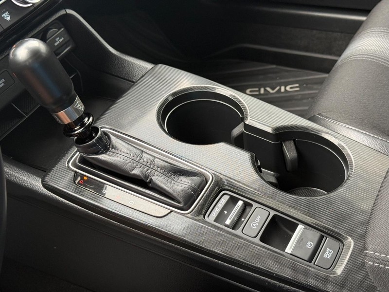 Honda Civic Hatchback Vehicle Full-screen Gallery Image 19