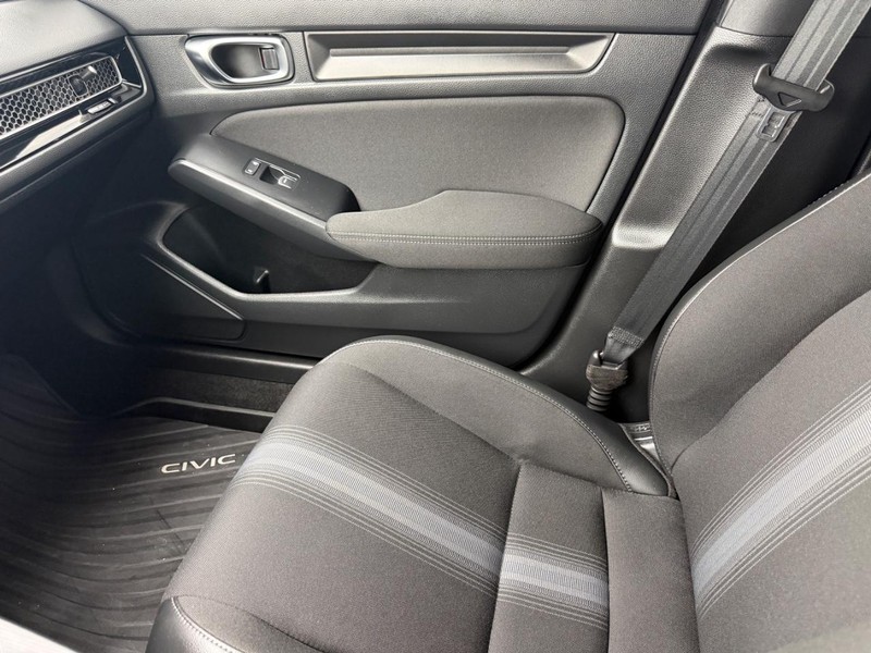 Honda Civic Hatchback Vehicle Full-screen Gallery Image 20