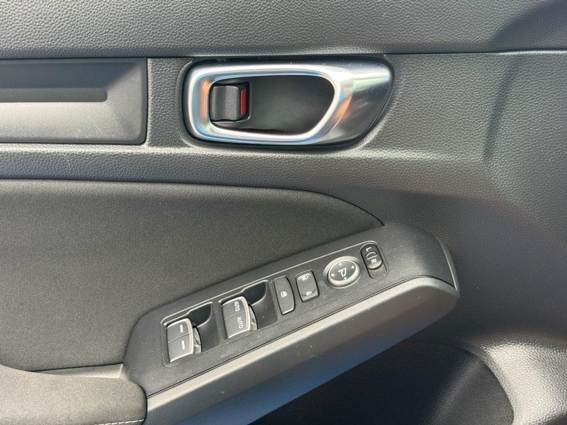 Honda Civic Hatchback Vehicle Full-screen Gallery Image 22