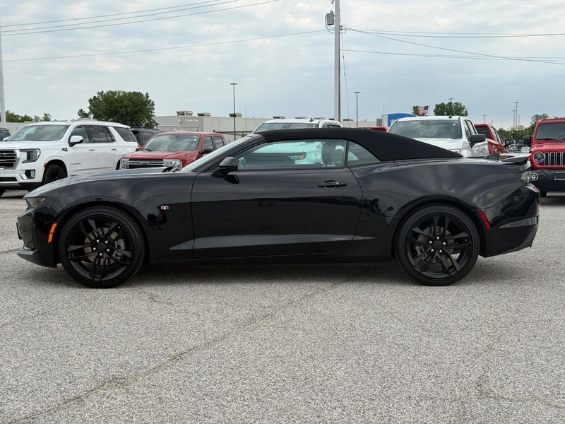 Chevrolet Camaro Vehicle Full-screen Gallery Image 02