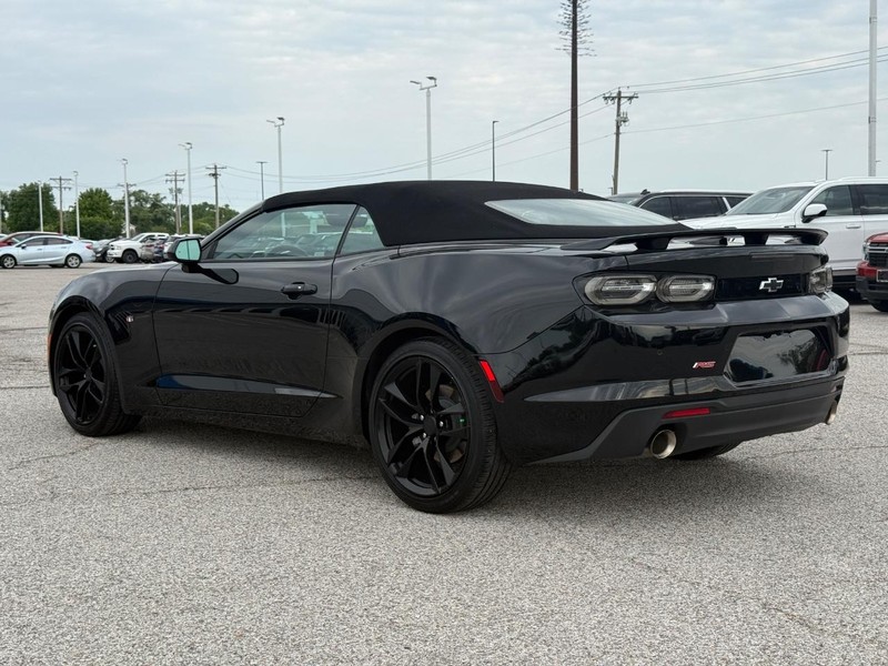 Chevrolet Camaro Vehicle Full-screen Gallery Image 03