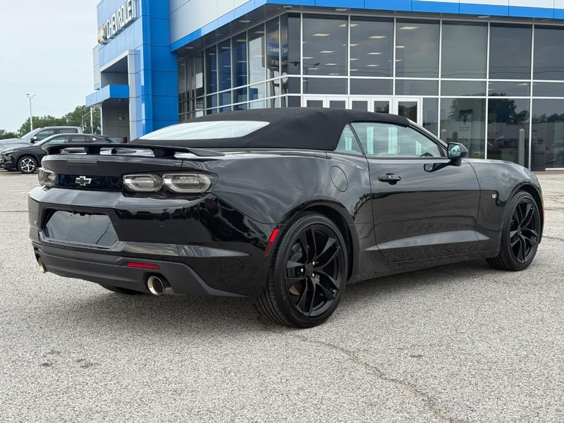 Chevrolet Camaro Vehicle Full-screen Gallery Image 05