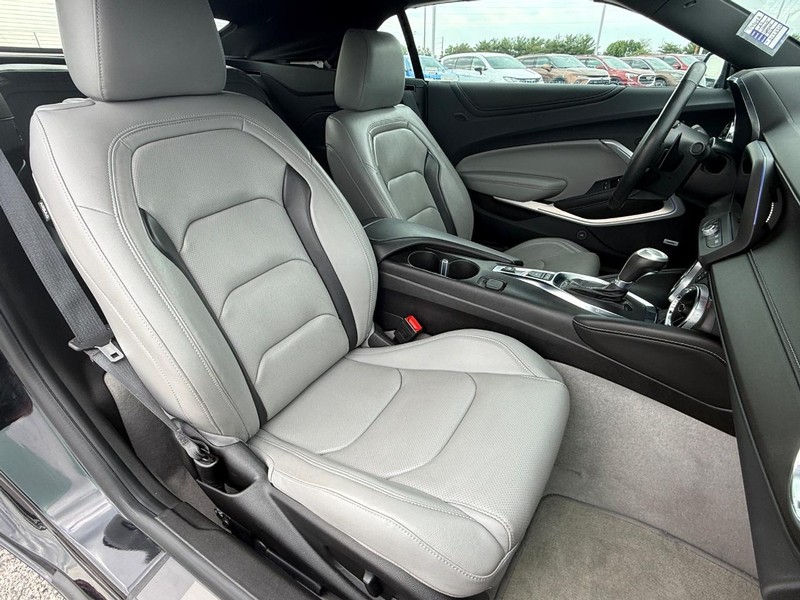 Chevrolet Camaro Vehicle Full-screen Gallery Image 10