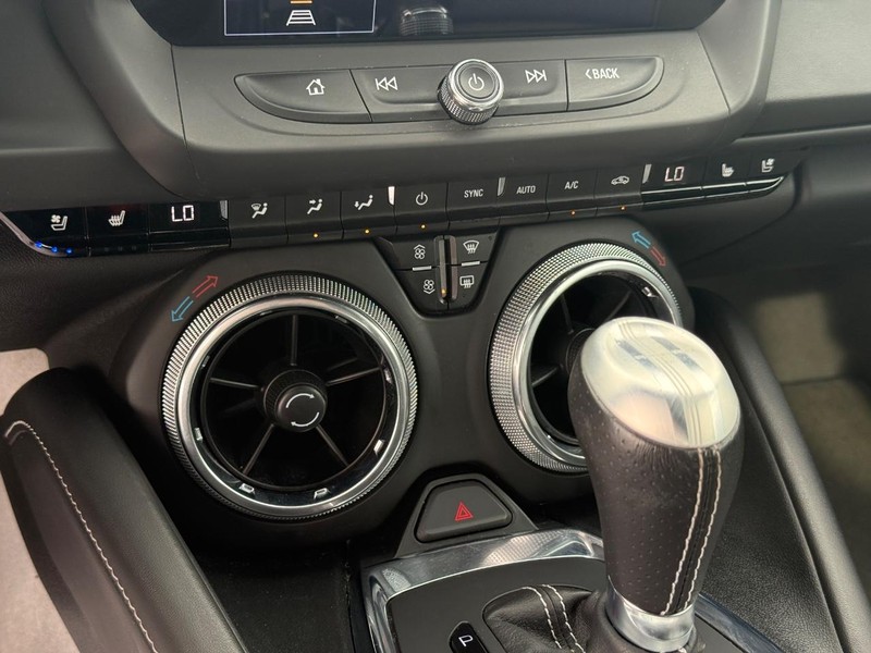 Chevrolet Camaro Vehicle Full-screen Gallery Image 19