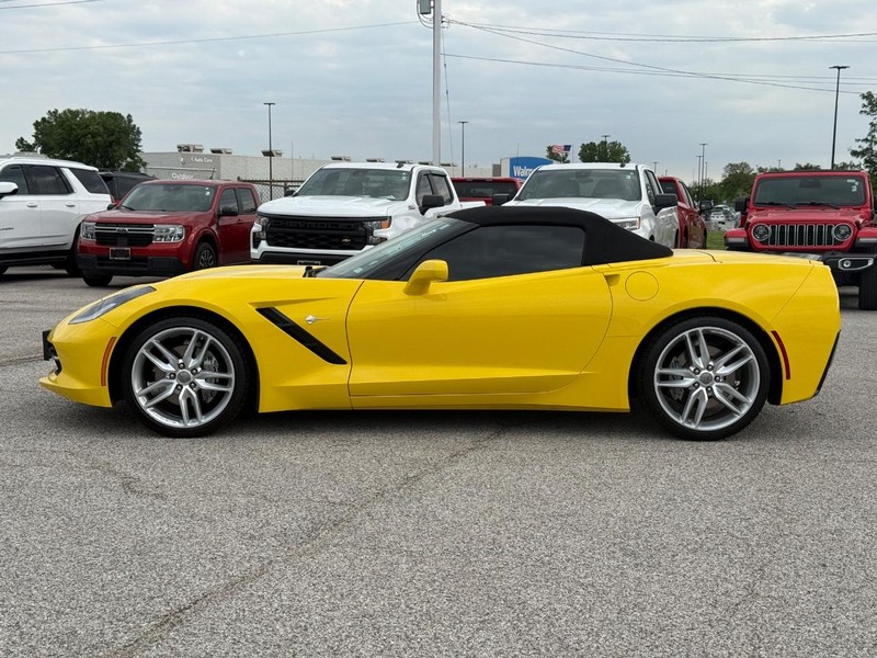 Chevrolet Corvette Vehicle Full-screen Gallery Image 02