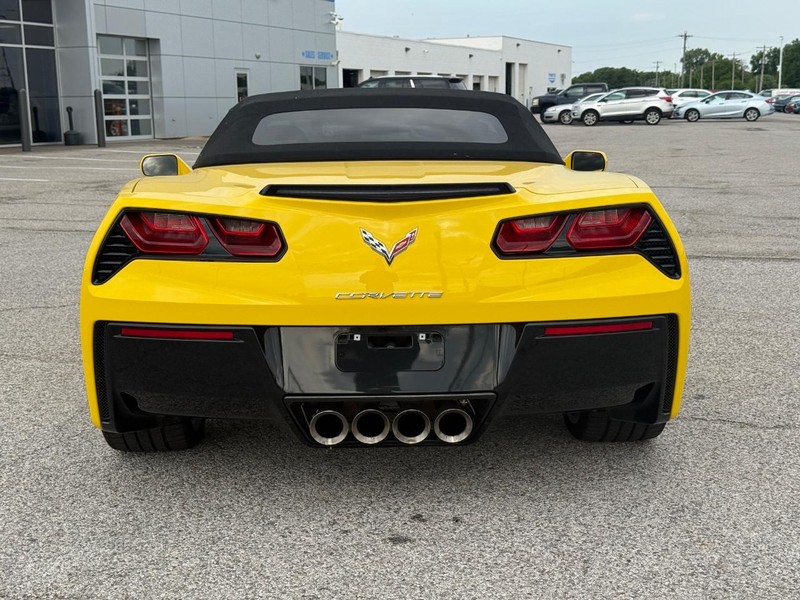 Chevrolet Corvette Vehicle Full-screen Gallery Image 04