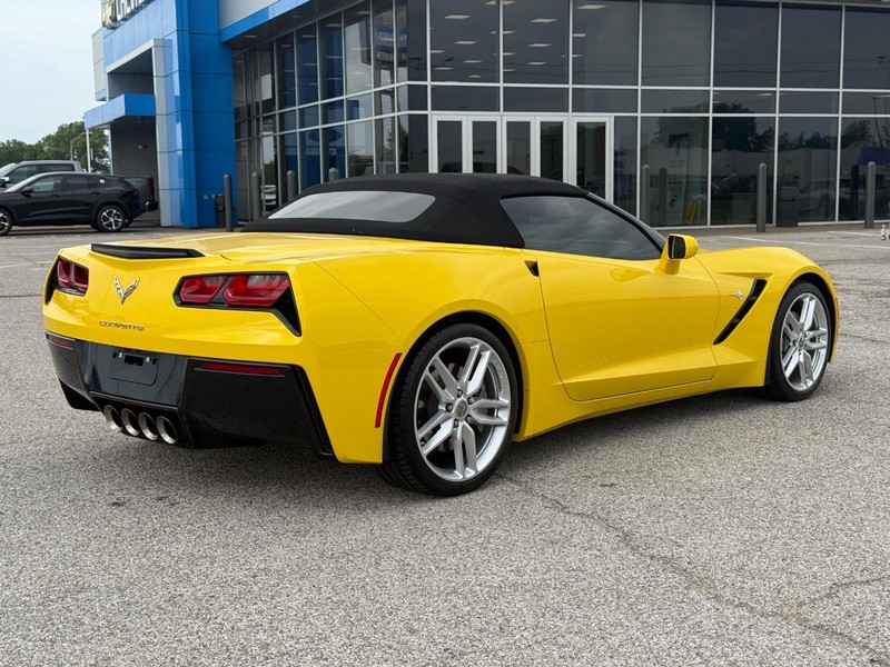 Chevrolet Corvette Vehicle Full-screen Gallery Image 05