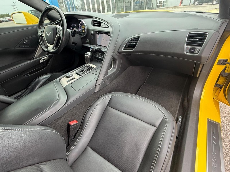 Chevrolet Corvette Vehicle Full-screen Gallery Image 11