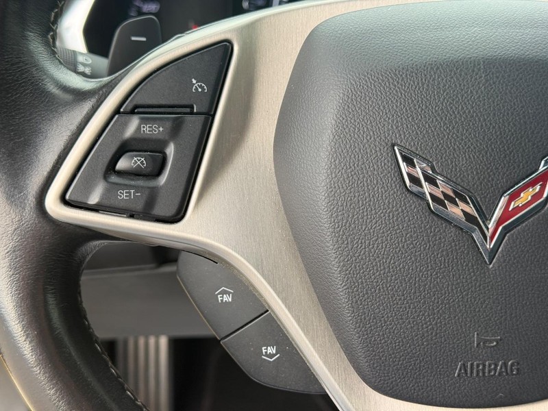 Chevrolet Corvette Vehicle Full-screen Gallery Image 16