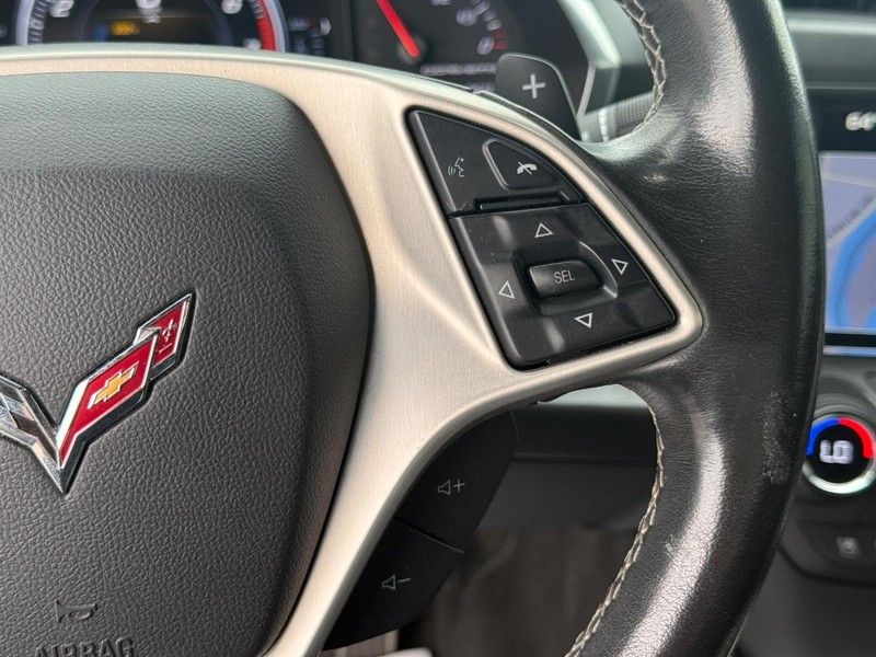 Chevrolet Corvette Vehicle Full-screen Gallery Image 17