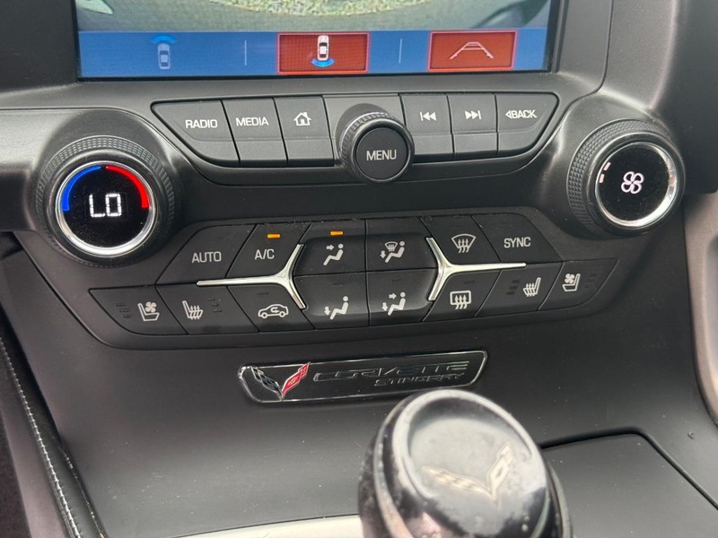 Chevrolet Corvette Vehicle Full-screen Gallery Image 21