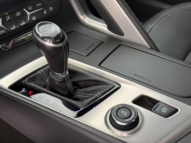 Chevrolet Corvette Vehicle Full-screen Gallery Image 22