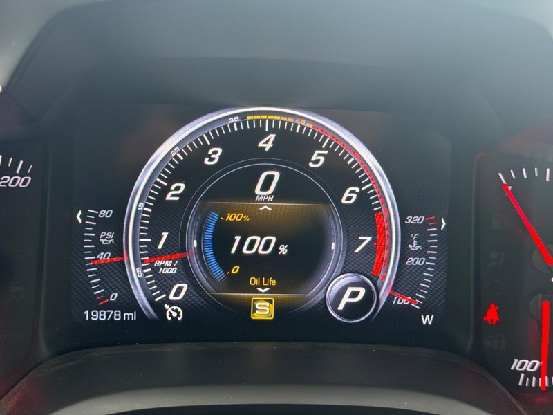 Chevrolet Corvette Vehicle Full-screen Gallery Image 24