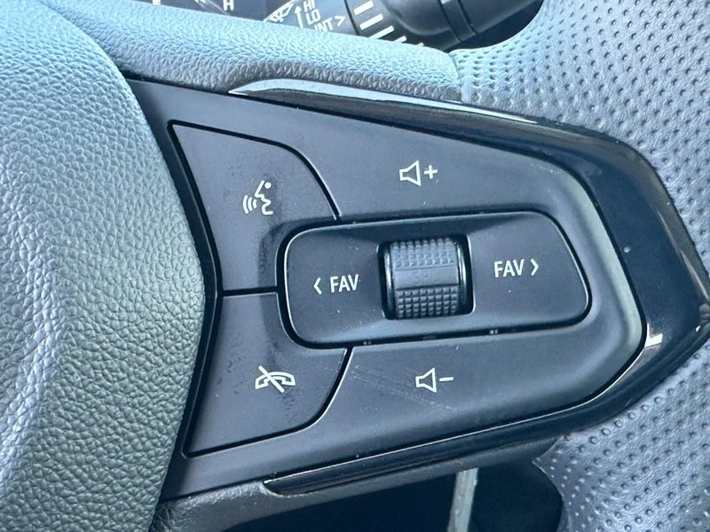 Chevrolet Trax Vehicle Full-screen Gallery Image 12