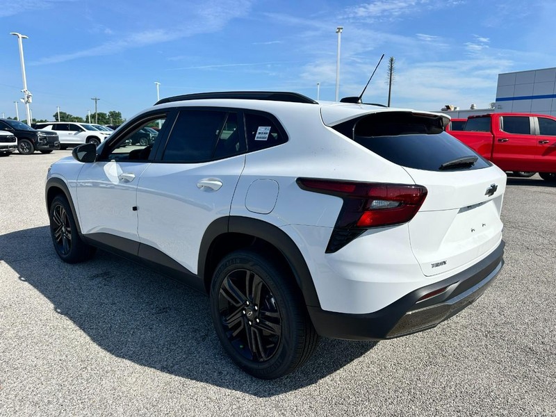 Chevrolet Trax Vehicle Full-screen Gallery Image 3