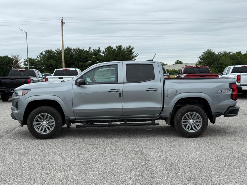 Chevrolet Colorado Vehicle Full-screen Gallery Image 2