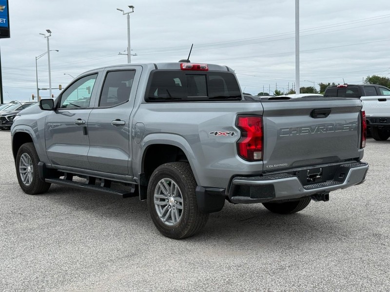 Chevrolet Colorado Vehicle Full-screen Gallery Image 3
