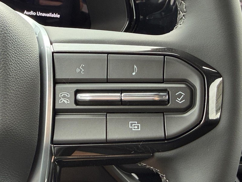 Chevrolet Colorado Vehicle Full-screen Gallery Image 9