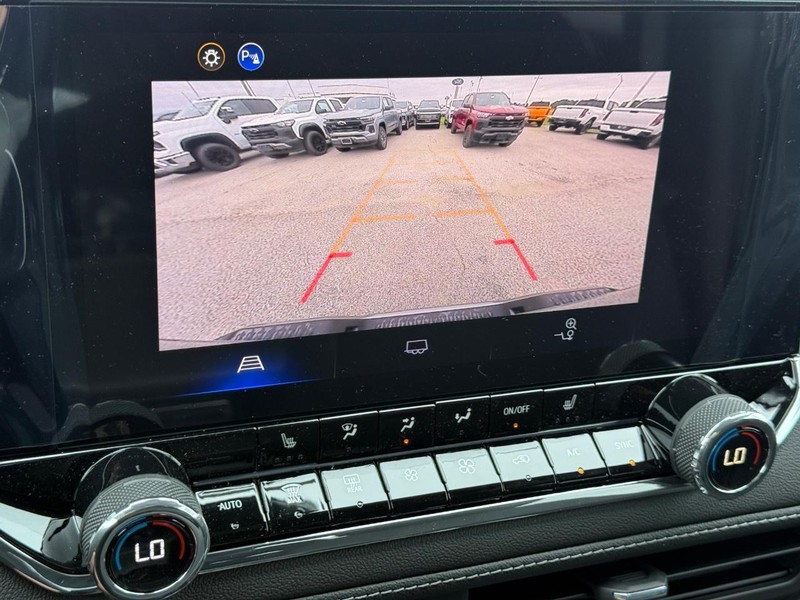 Chevrolet Colorado Vehicle Full-screen Gallery Image 12