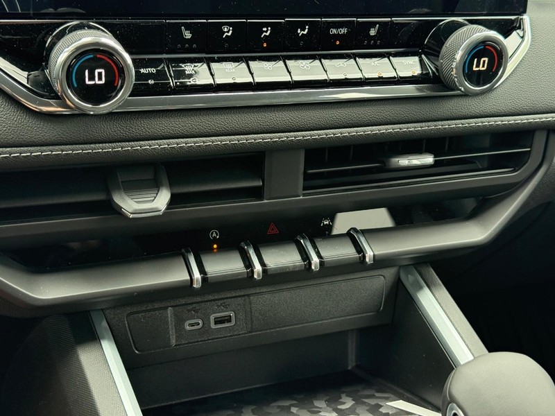 Chevrolet Colorado Vehicle Full-screen Gallery Image 13